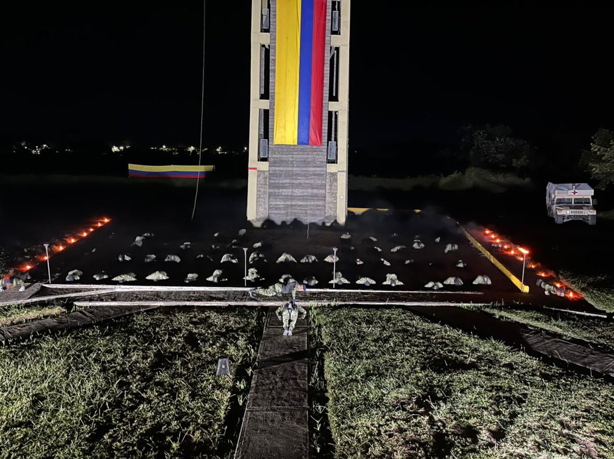 ejercito_cedoc's tweet photo. En una mística ceremonia militar, nuestra Escuela de Asalto Aéreo #ESASA inició oficialmente en #Tolemaida, el Curso Básico de Asalto Aéreo No 297, exigente preparación para planear, maniobrar e insertar.
#SomosSuEjército https://t.co/5uW6ZmeEWp