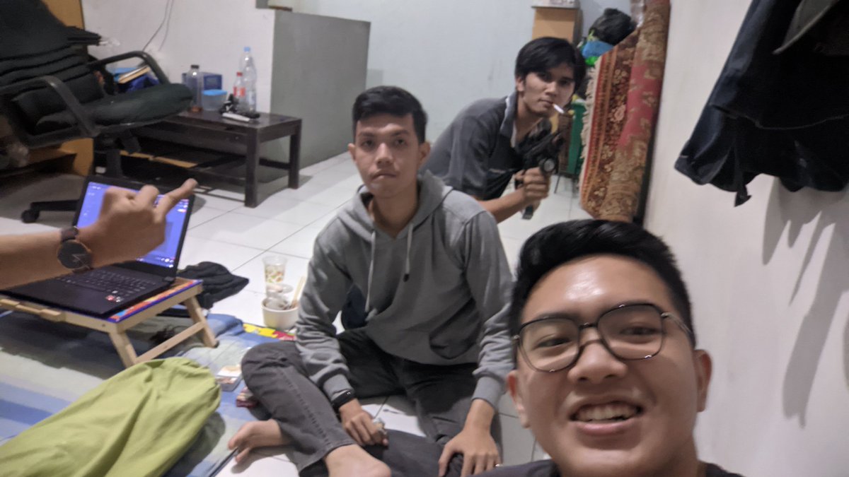 raka_dj's tweet photo. Para pencari THR https://t.co/FJPUEWQutZ