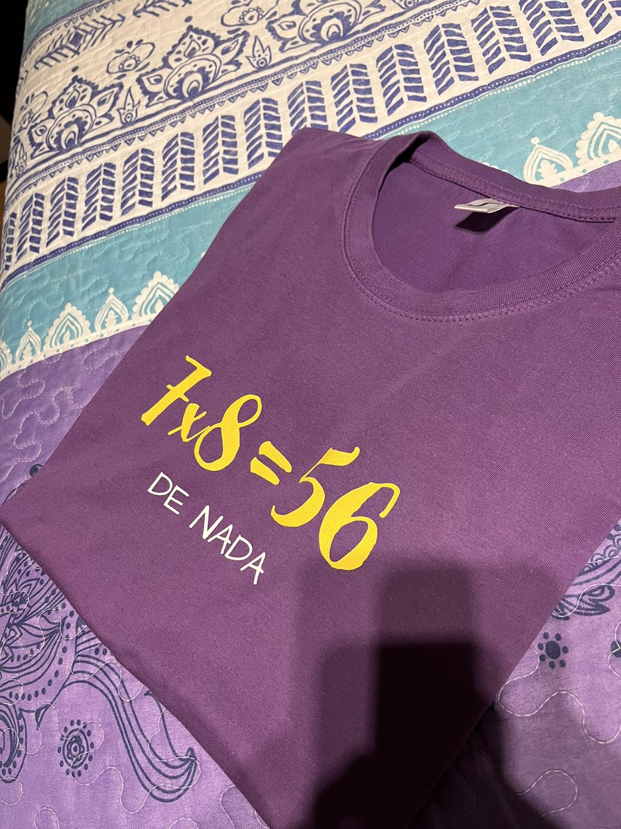 maestroll11's tweet photo. Los buenos maestros llevamos esta camiseta los días que toca examen de matemáticas. https://t.co/HdjyyBgyS0