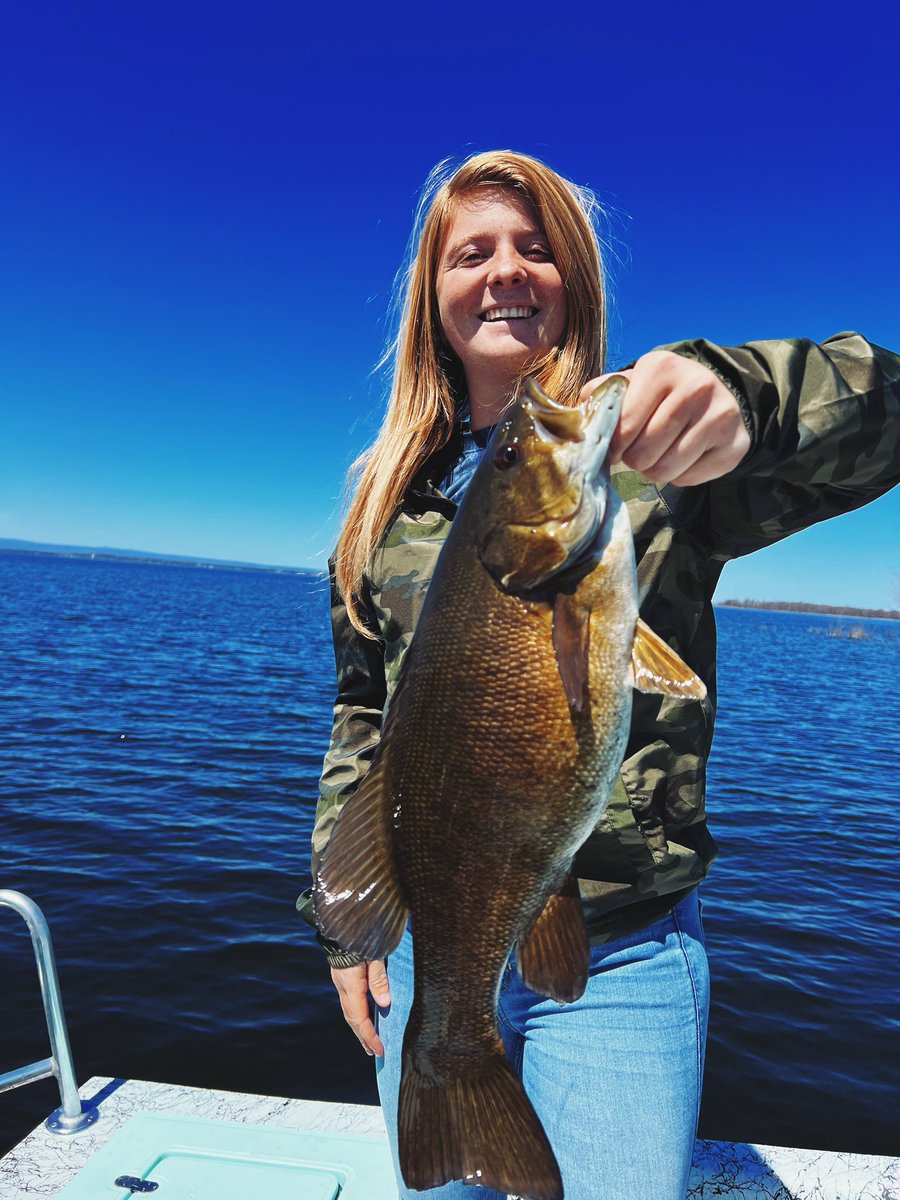 KYoungOutdoors's tweet photo. Back to chasin’ chubbies with #ReelVermontGuideService 🙌🏻🎣 @VermontTourism @Bill_Dance1 #smallie #bass #fishing #smallmouth https://t.co/UGF4TySDim