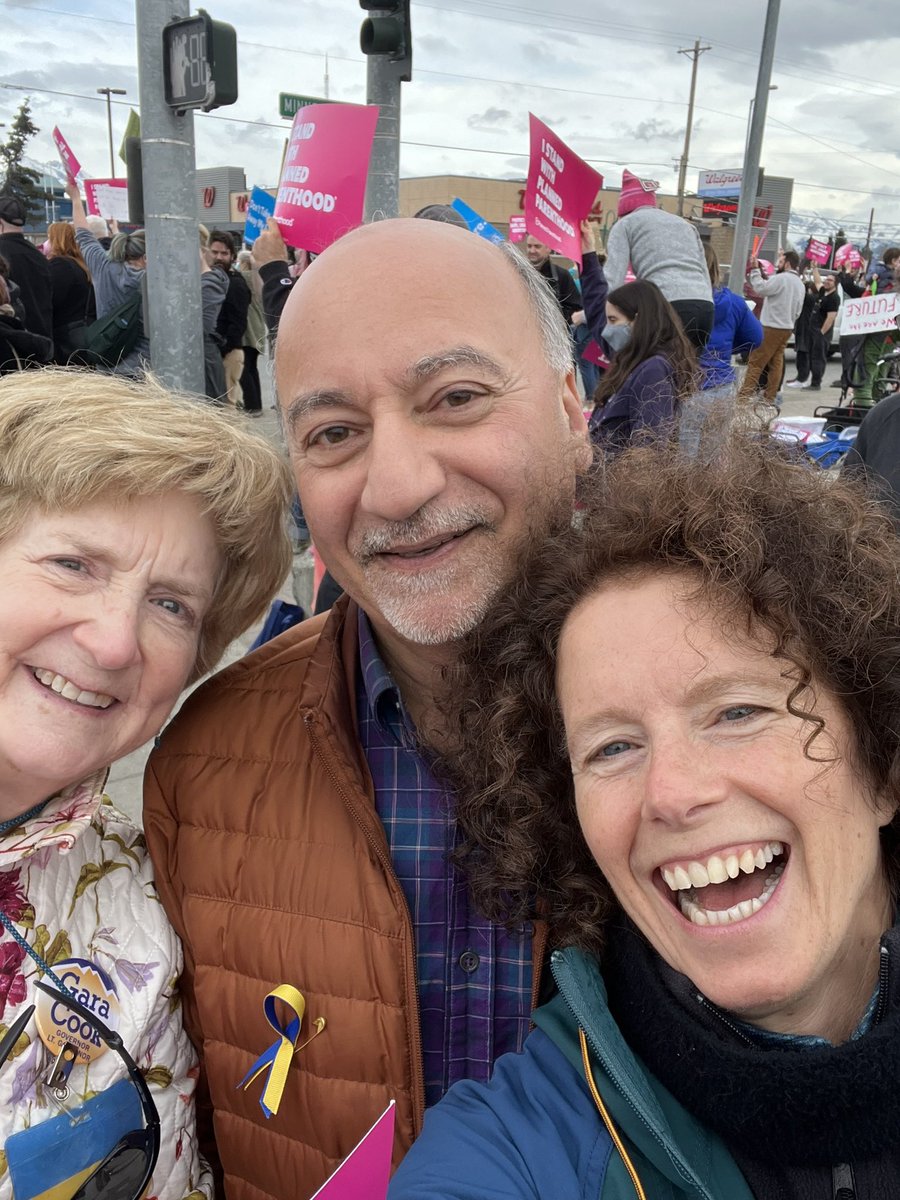 Les_Gara_InAk's tweet image. Not just the only Gov candidate. The only one whose spouse also rallies for your rights. Kelly will be an awesome First Lady ❤️. #ProChoice #ProPrivacy