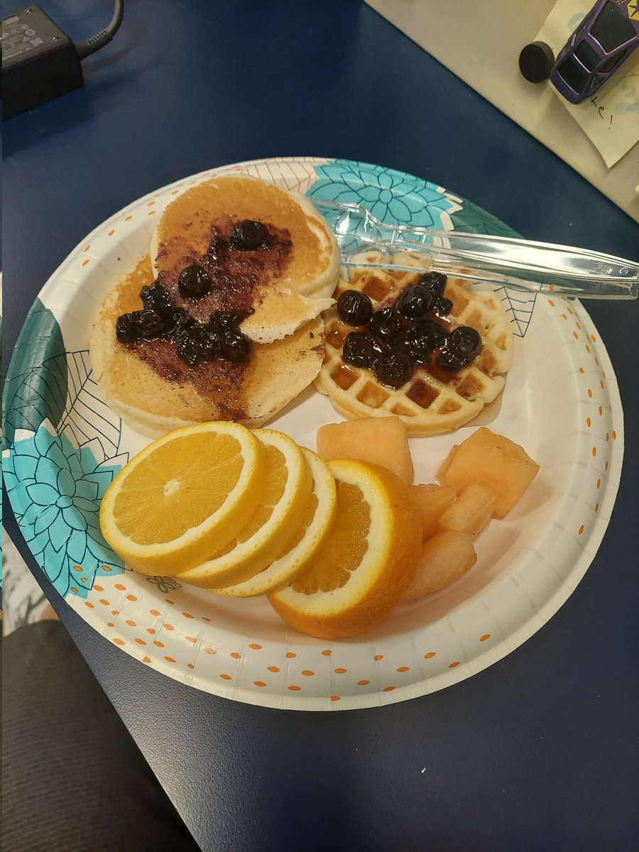 When you're in a rush so you don't eat breakfast, then your students bring you this. 🥰