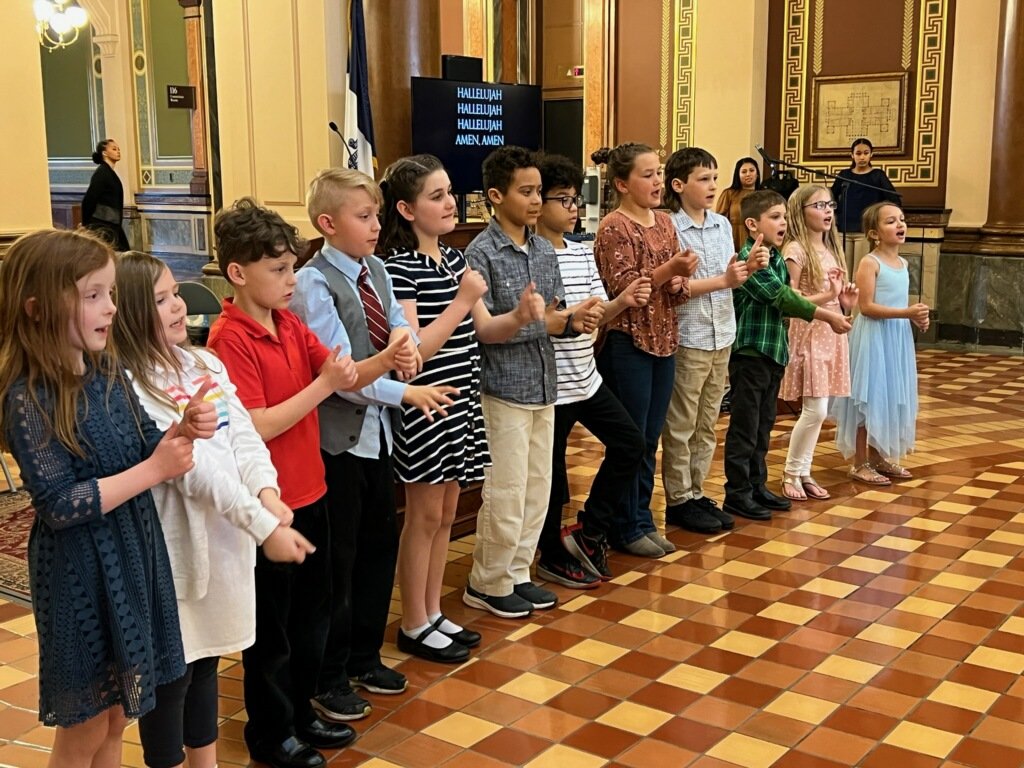 theFAMiLYLEADER's tweet photo. Students from Mt. Olive Lutheran preparing to lead recitation of God's Word at today's #NationalDayofPrayer at the #IowaCapitol. Event begins at 11:30. Come, join us! https://t.co/yXvYbXpTK1