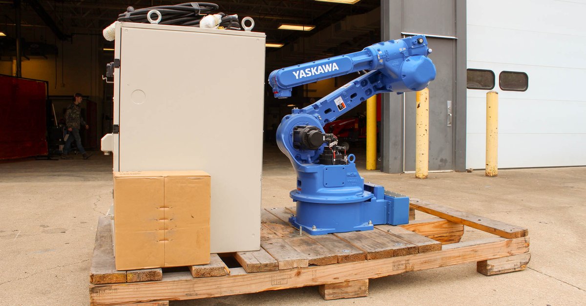 CollinsCTC's tweet photo. Today our Machining &amp; Robotics program received a donation from Toyota USA of a Yaskawa robot. Thanks to Luke and Dallas for making the delivery &amp; spending time touring our labs. We're excited to let our students get their hands on some new equip. #CCTCworks #CCTCtech https://t.co/glkxWVs3iP