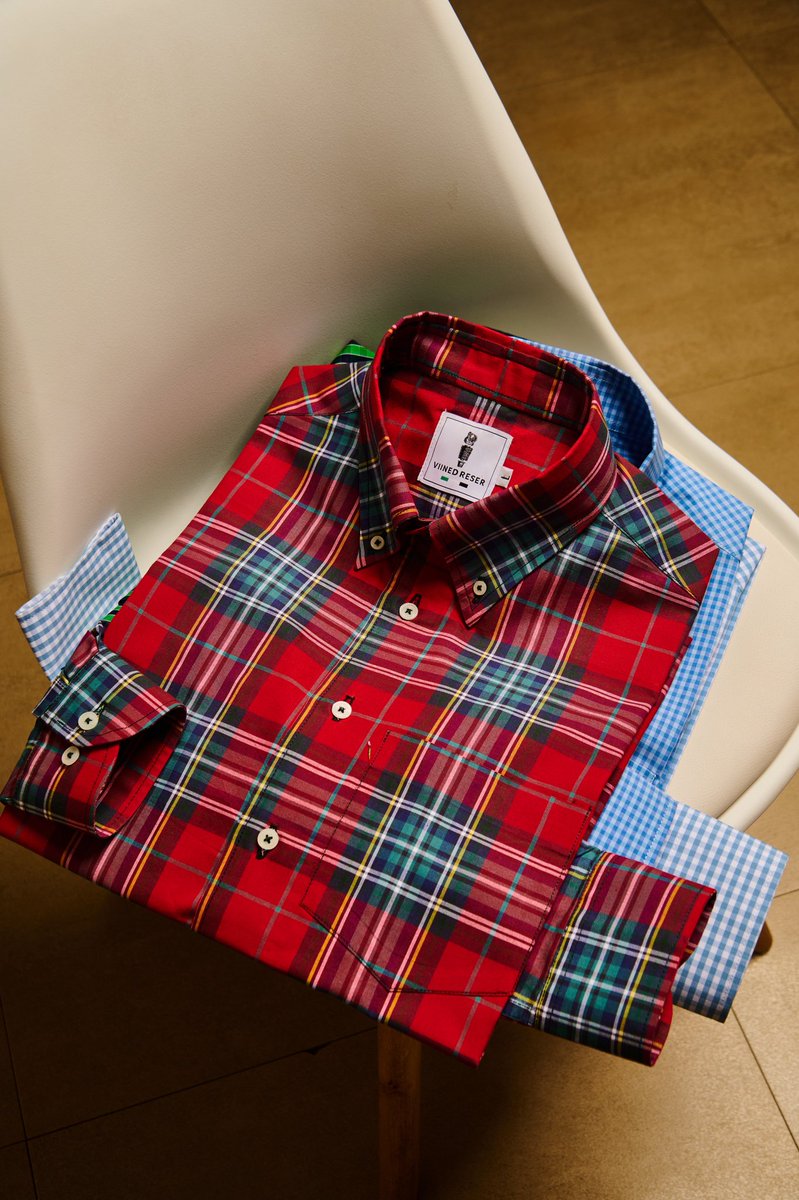 viinedreser's tweet photo. How do you like your button-down collars? A or B?
#FineWear #shirtmaker #menswear #Mensfashion #checkshirts #plaidshirts https://t.co/puBMLSTiUo