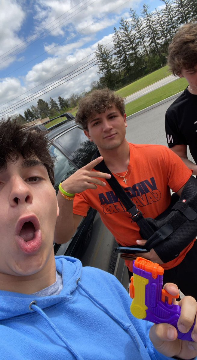 lou shoots a cripple 
#shortking #italyontop