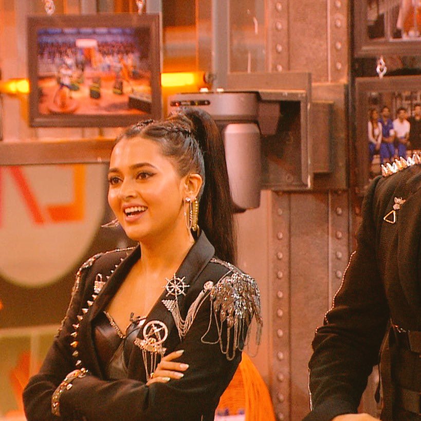 gloomy_p_'s tweet image. OK she&apos;s coming in 5Min #LockUpp 

SASSY WARDEN TEJASSWI
#TejasswiPrakash  #LockUppWithTejasswi