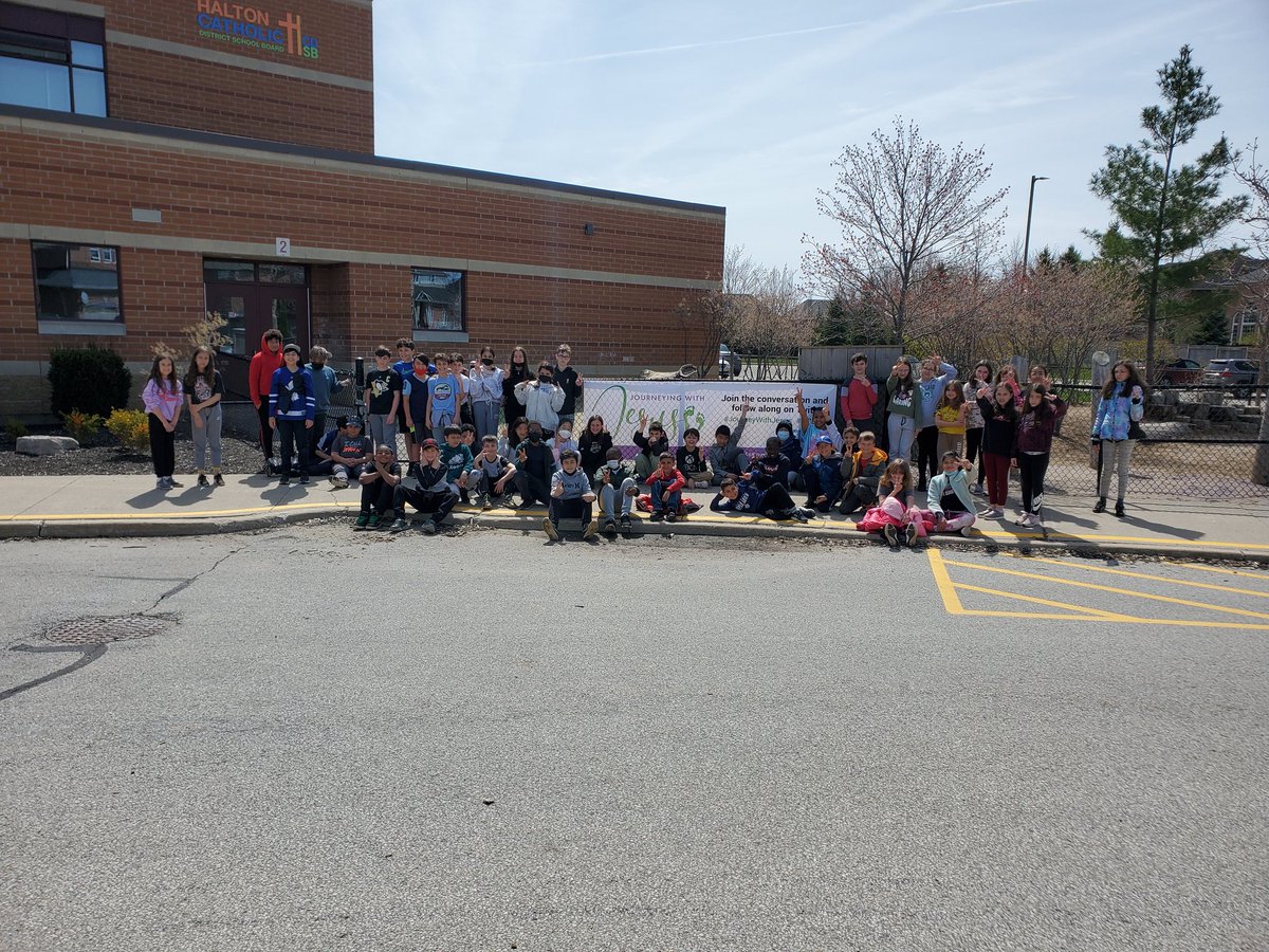 MightyMorrisons's tweet photo. A beautiful day for our 'Journey with Jesus'. He is always by our side 💖 🙏✝️ @SJPIIOakville @missbryla @hcdsb #CEW2022 https://t.co/RmDv10cRyM