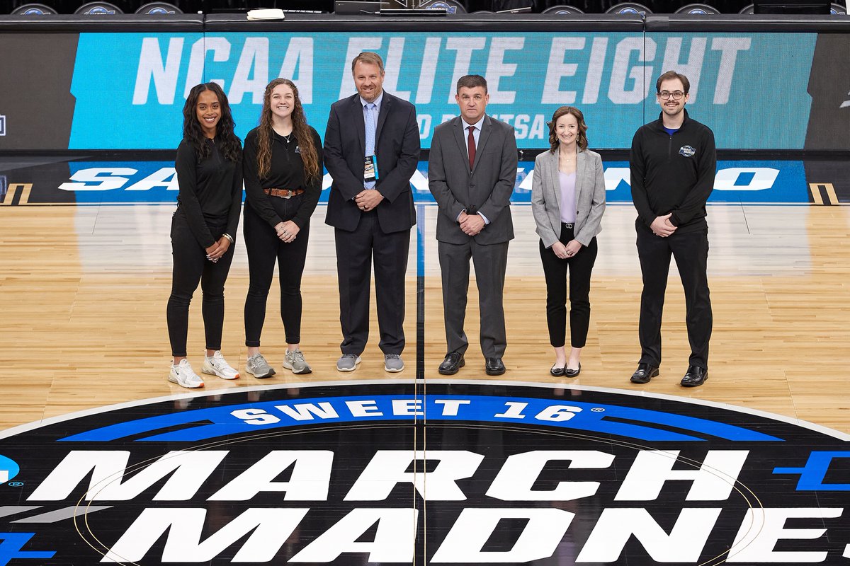 bdingr2's tweet photo. UTSA's communications office during the 2021-22 athletics year has ... 

- Covered 310 events
- Helped put on 116 home events
- Been on site for 173 events
- Hosted men's NCAA Sweet 16 &amp; Elite 8 games

No free weekends here! Proud of this group and we're not done! #BirdsUp 🤙 https://t.co/oIPwyvcN1L