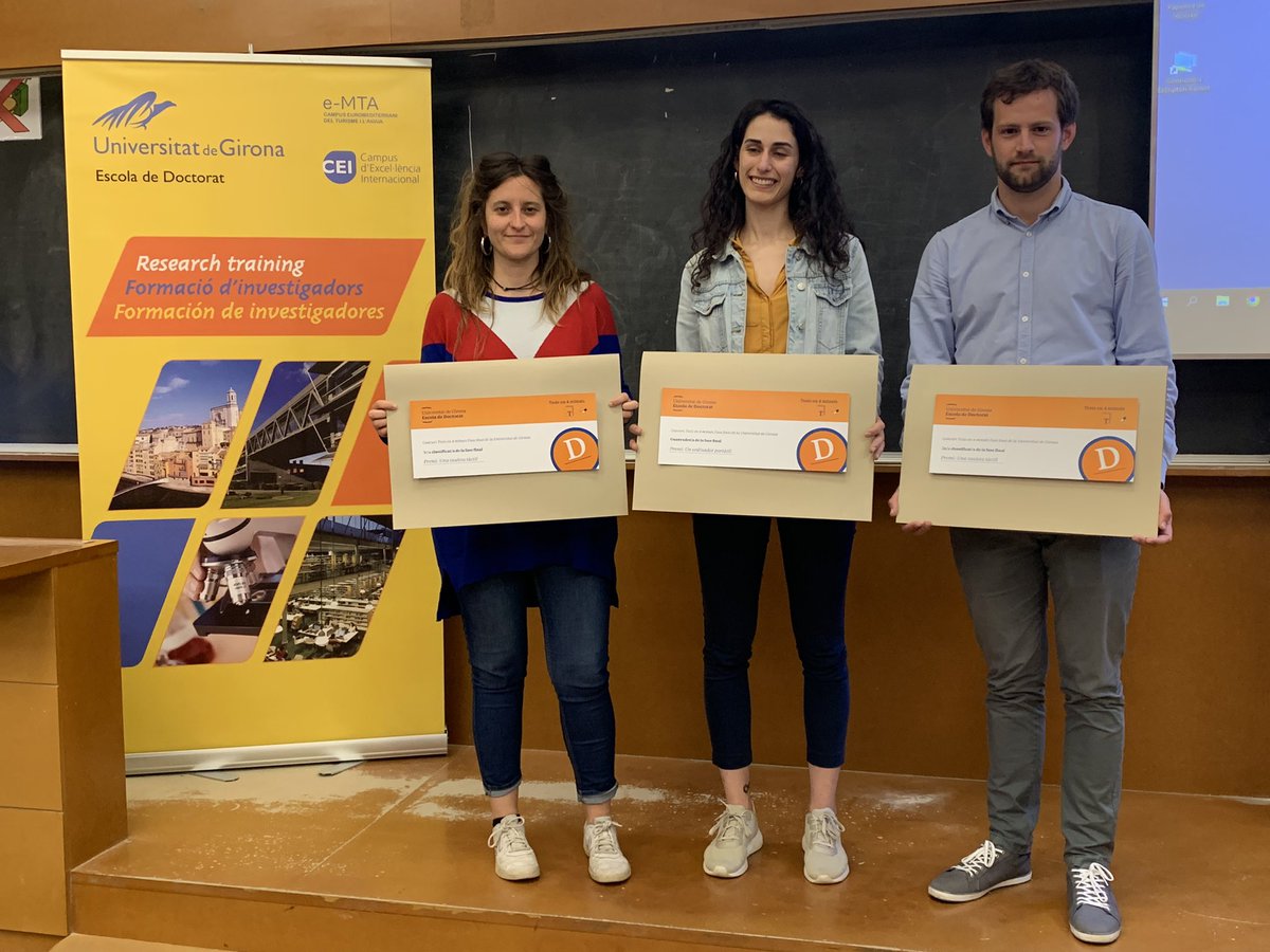 El jurat de #Tesisen4minuts ha deliberat i ha atorgat els premis a:

1r premi Alba Codina
2n premi Adrià Duran 
3r premi Natàlia Ormeño 
Enhorabona a tothom!