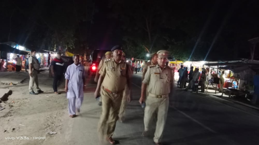 kushinagarpol's tweet photo. #SPKSN @dhawalips के निर्देशन में #CO_Tamkuhiraj के नेतृत्व में थाना सेवरही पुलिस टीम द्वारा थाना क्षेत्रान्तर्गत शांति एवं कानून-व्यवस्था बनाये रखने के दृष्टिगत प्रमुख चौराहों, बाजारों व अन्य सार्वजनिक स्थानों पर #FootPatrolling किया गया,जनता से संवाद कर कराया सुरक्षा का अहसास । https://t.co/EhjtK9f6CJ