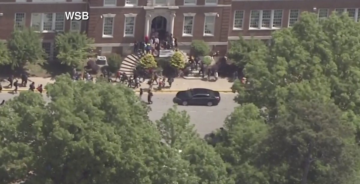 abc15's tweet image. #Breaking: Police are on scene of a reported "active shooter" situation at Emory Univ. in Atlanta.
bit.ly/3yl36GD #abc15