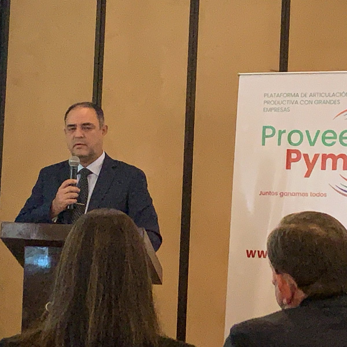 PYME_Peru's tweet photo. 🔴 #AHORA | #LuisMezones, Vice ministro de Industria y Mypes de @MINPRODUCCION: saludamos y reconocemos el esfuerzo de PYME Perú por el lanzamiento de la Plataforma #ProveePyme. Desde el Ministerio de la Producción reiteramos nuestro compromiso en apoyar iniciativas como ésta.” https://t.co/9JoavT1Gw6