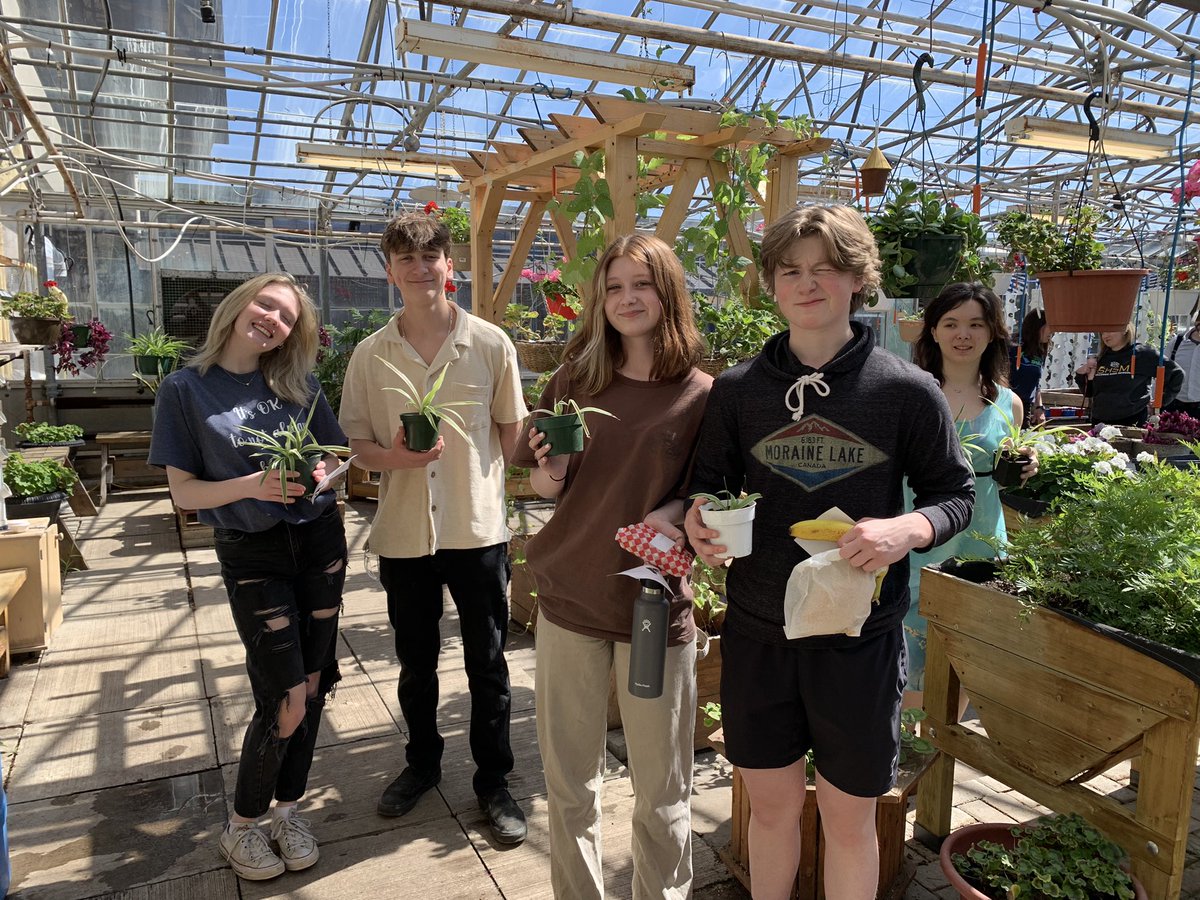 JEMSchooley's tweet photo. Baby spider plants for Moms and guardians? Yes please!  Thank you @HeatherDianneW1 and @STheilheimer for always knowing what our students need! ❤️@FellowesHighSch @RCDSB https://t.co/zvLy7hXn1E