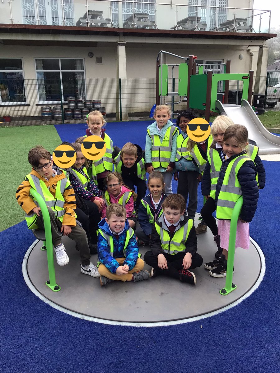Year 1 spent the morning completing some of their ‘Fab Activities Before Blwyddyn 6’ . They explored the Sensory garden by playing ‘ I spy’ with the plants, then they visited the library and finished their morning in the park! @MySaundersfoot @_OLW_