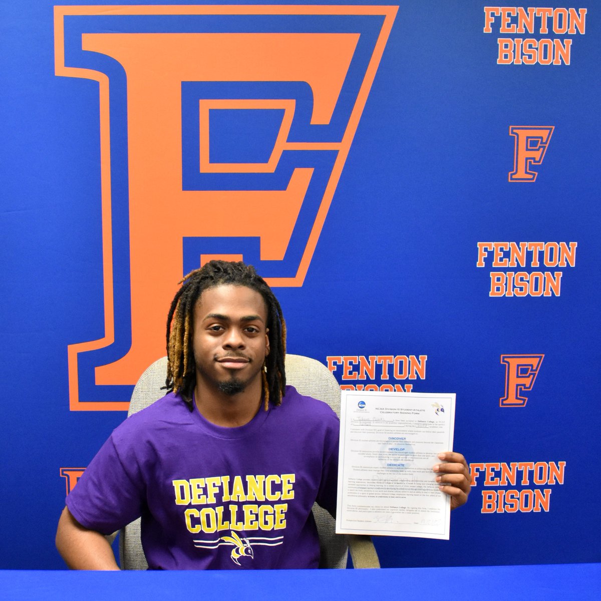 FentonHS's tweet photo. Congratulations to Tyshawn Brooks for signing-on to continue his football career at @defiancecollege. Tyshawn played RB and LB for our @Bisonfootball3 team. He plans to study Criminal Justice and Pre-Law. Tyshawn thanked Fenton Coach Lynch &amp; his parents for their support. https://t.co/3SSa1DL7dO