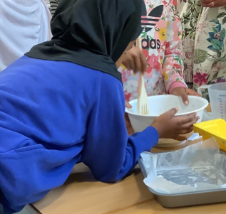 easton_academy's tweet photo. In cookery, year 4 made the East African sweet, kashata coconut candy @DBAT_UK #year4 #EastAfrica #cookerylessons #primarycurriculum #knowledgeandskills https://t.co/3csCKCk4p2