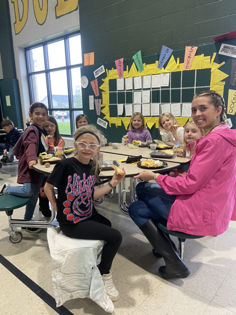 EarlyLearningDr's tweet photo. My Hoette Buddy lunch dates #girlstable #WeAreDuello #lunch #school #fun https://t.co/PbeBiVJa27
