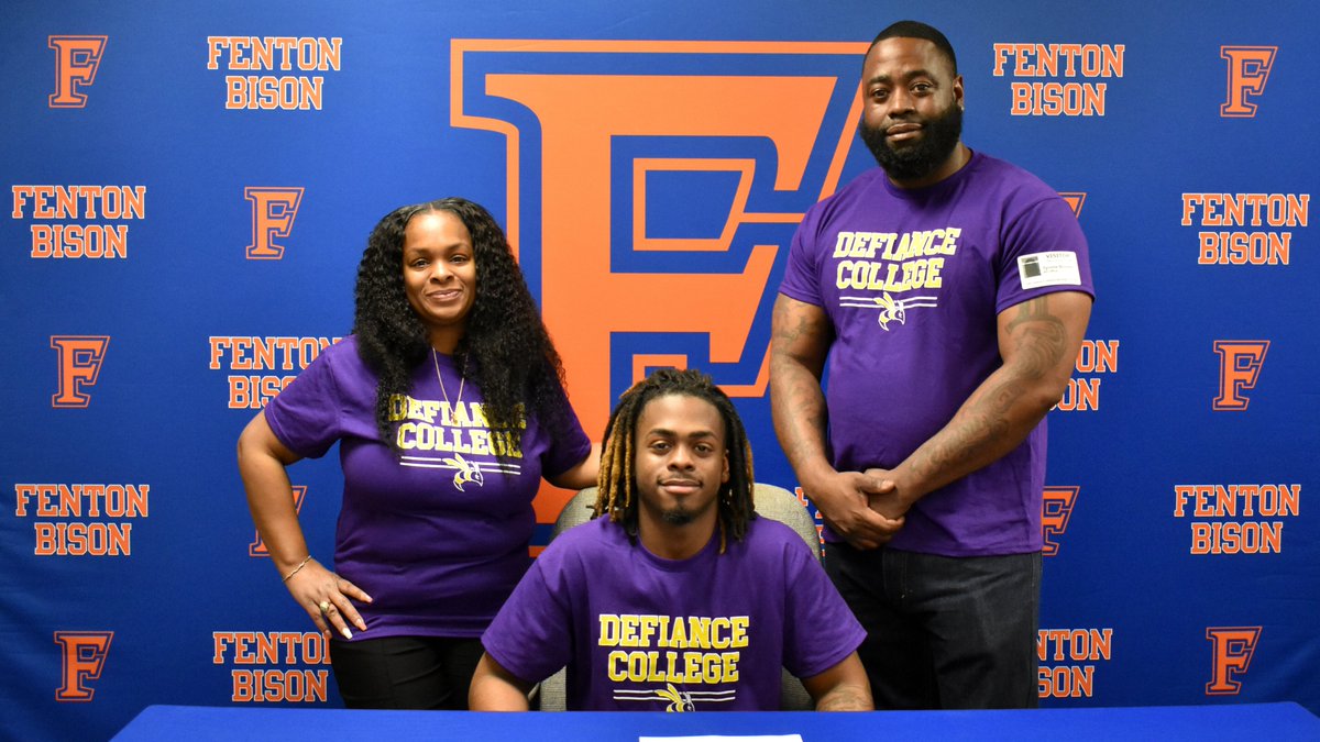 FentonHS's tweet photo. Congratulations to Tyshawn Brooks for signing-on to continue his football career at @defiancecollege. Tyshawn played RB and LB for our @Bisonfootball3 team. He plans to study Criminal Justice and Pre-Law. Tyshawn thanked Fenton Coach Lynch &amp; his parents for their support. https://t.co/3SSa1DL7dO
