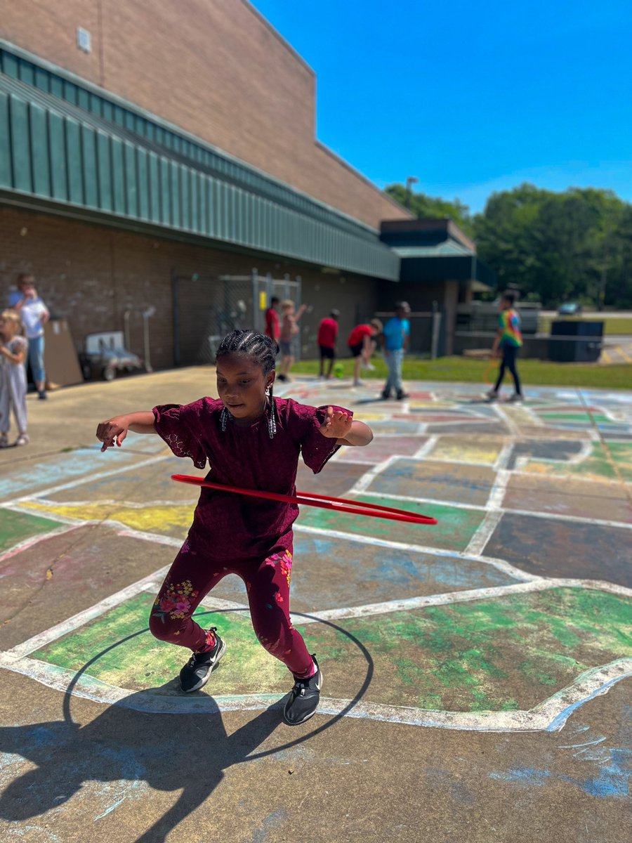 Corley Crocs know how to rock recess ! 🥳 #sharpenthesaw 
<a href="/hecorleyelem/">H.E. Corley Elem</a> #HECmontessori #HECleads #teacher #education #teach #montessori