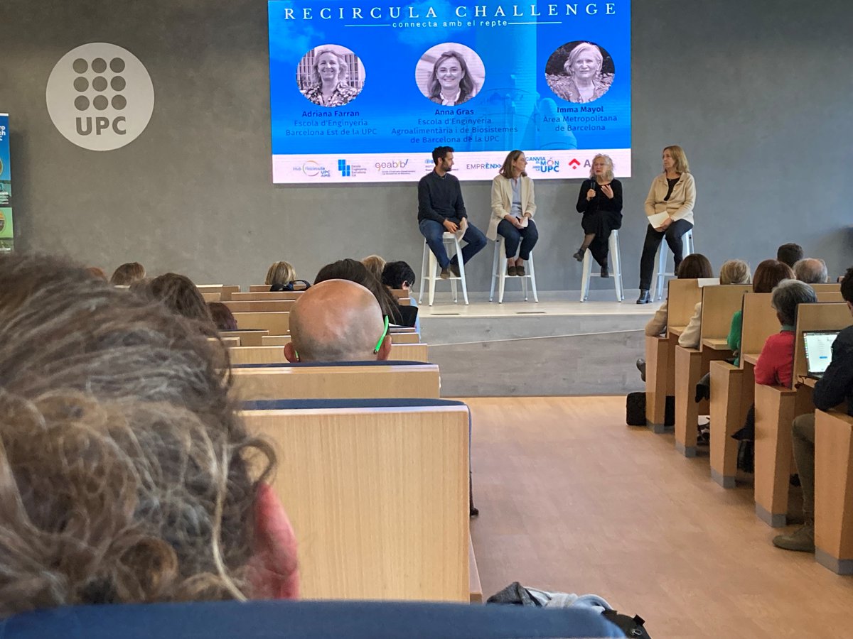energy_days_bcn's tweet photo. Sala plena, tot preparat, ja comença la Gala 🍿#RecirculaChallenge a l'@EEBE_UPC https://t.co/F85Rpq8XsZ