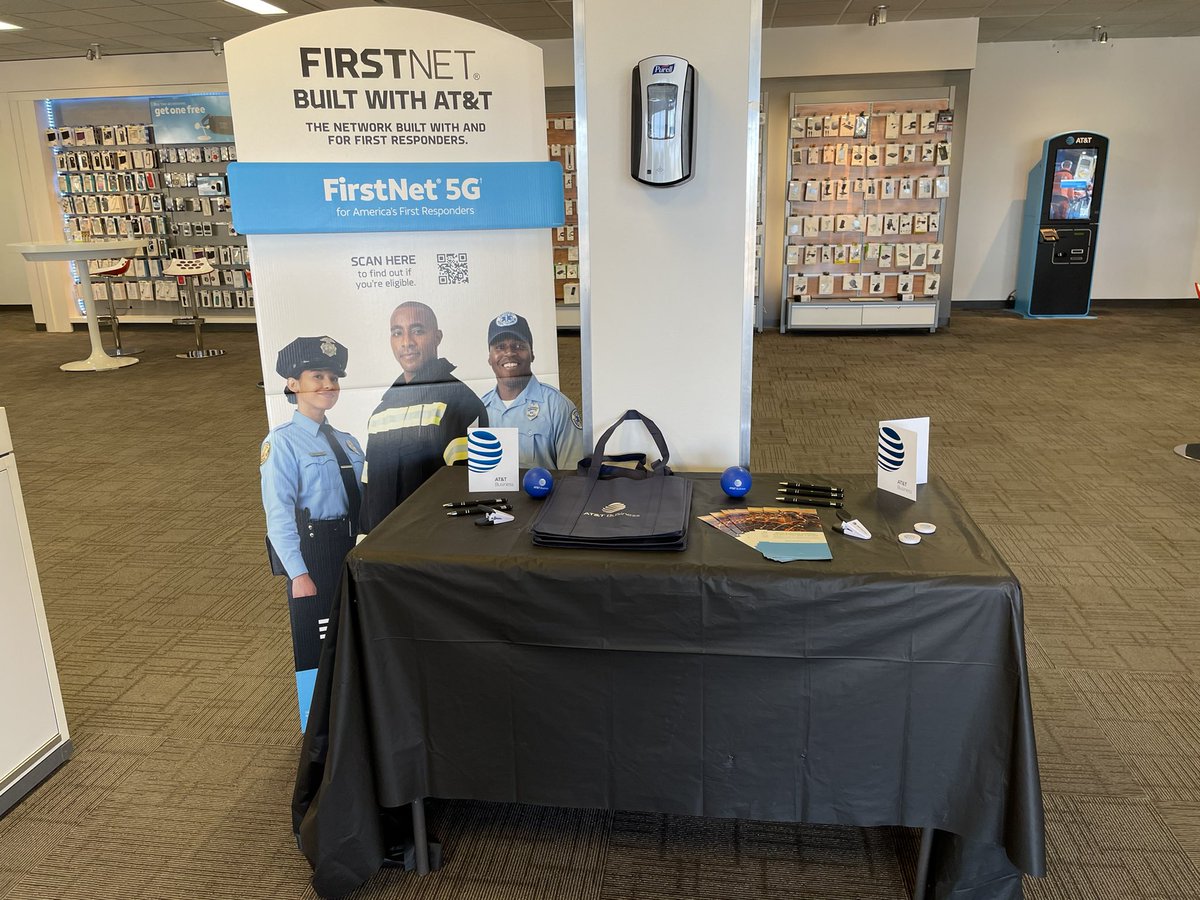 JGuitron68's tweet photo. At Amarillo I-40  celebrating Small Business Appreciation @GcruzBtX @gallatin_david @therealjwilkins @NTXKristaGuzman @SwainIii @CC034E @TerronJernigan https://t.co/qzEpt05tMb