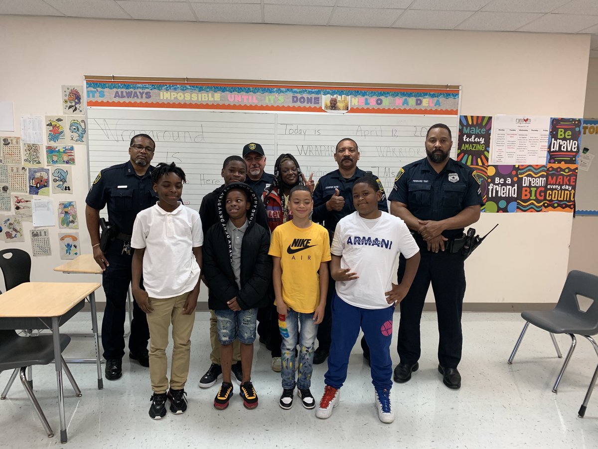 Mentorship program ⁦@CookElementary⁩ w/Sr Officers Kirby, Cooper, & Flores #lifedecisions #betterchoices ⁦@Mr_Officer713⁩ ⁦@RaulCollins16⁩ ⁦@Alana_Holloway1⁩ ⁦@PattiCan2⁩ ⁦@Ayee_Khan⁩ ⁦@HPDLGBTQLIAISON⁩ ⁦@HISD_Wraparound⁩