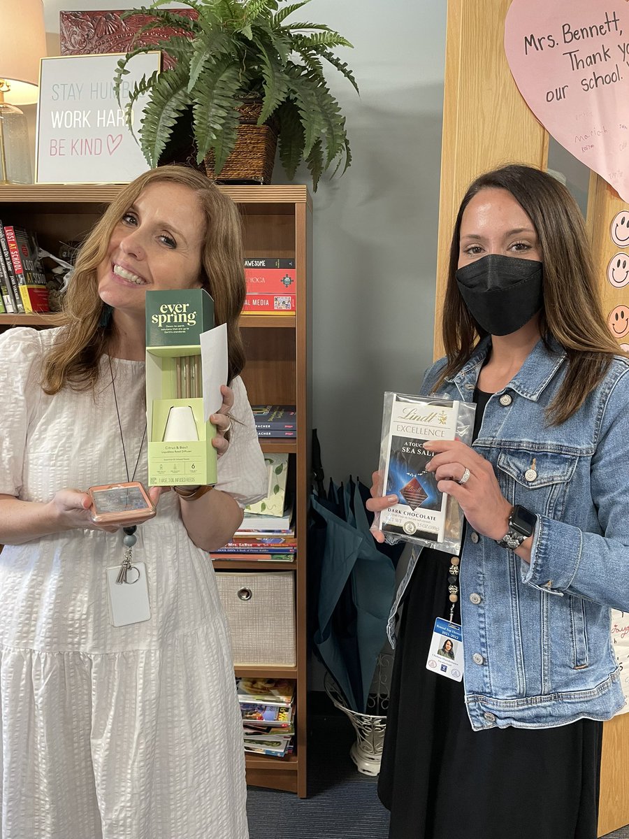 RTEFlightStatus's tweet photo. May the 4th was with our Teachers! EVERYONE was a winner! From wellness gifts, to Bojangles for lunch and Sonic Happy Hour…everyone received a little something to make them smile! #RTEjoy @RichlandTwo #TeacherAppreciationWeek https://t.co/xT1301le8n