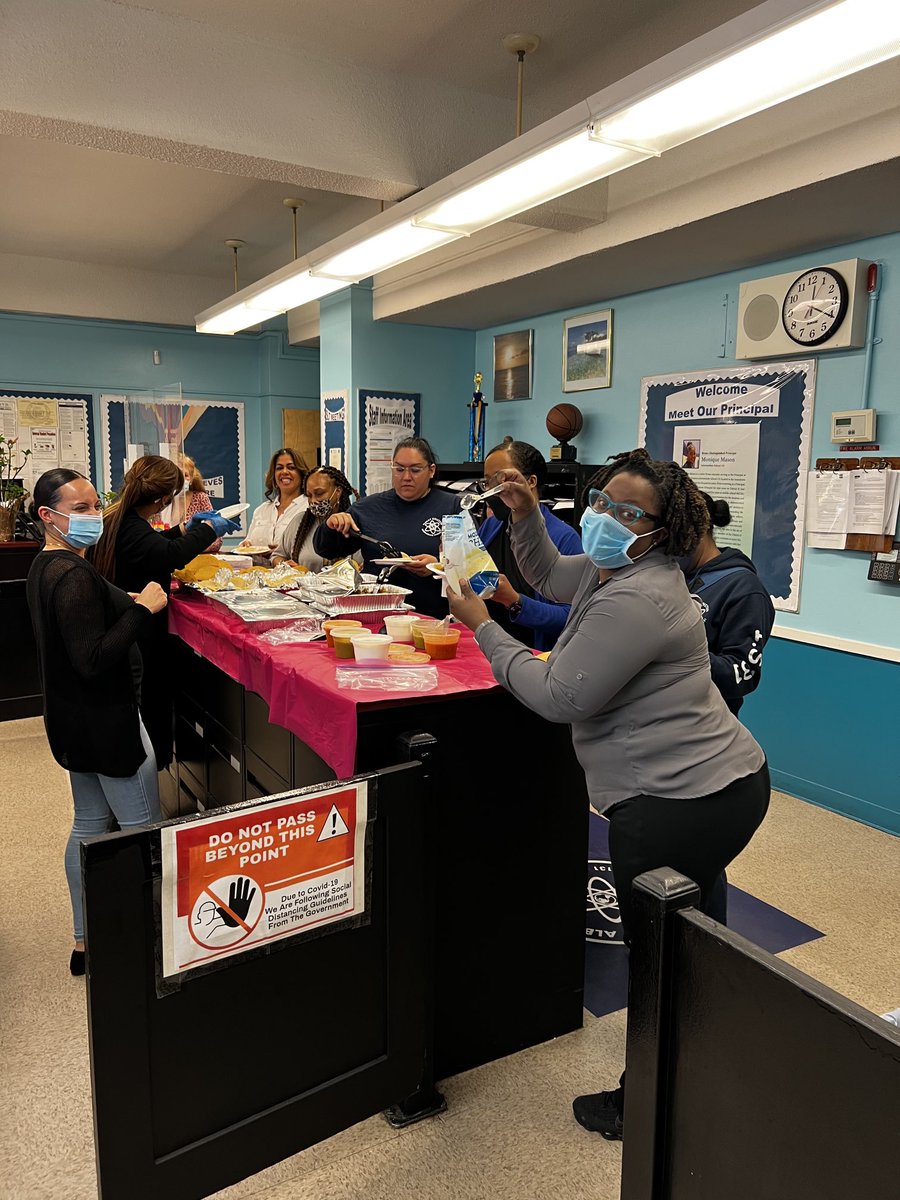 IS131Bronx's tweet photo. As we continue to celebrate our teachers we want to say “Thank you” and “Happy Cinco De Mayo”👏🎉👏🎉🎊🎊🥳#ThankATeachNYC https://t.co/PzmH4bTtaB