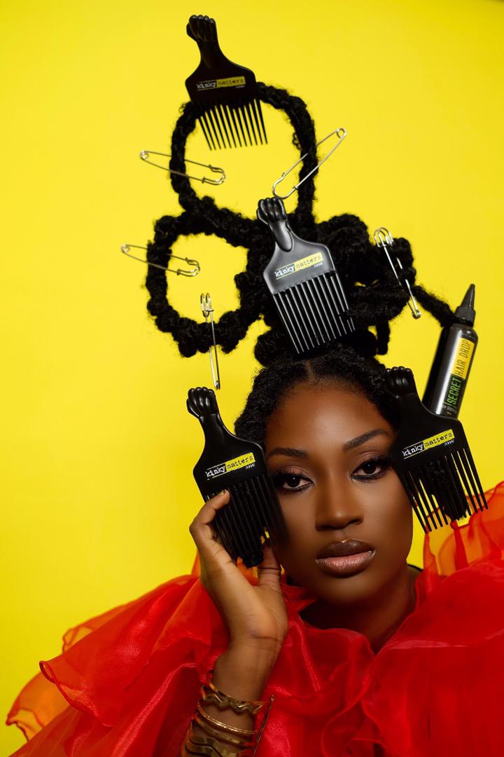 JeSuisChristele's tweet photo. Therapy!!!! @stonebwoy 
In my ears at the moment!!
#BhimNationGlobal
Hair Artist: @JeSuisChristele 
#afroele #elehairartistry #christelecodo #letsconquerthecontinent https://t.co/aDPKqENJS5