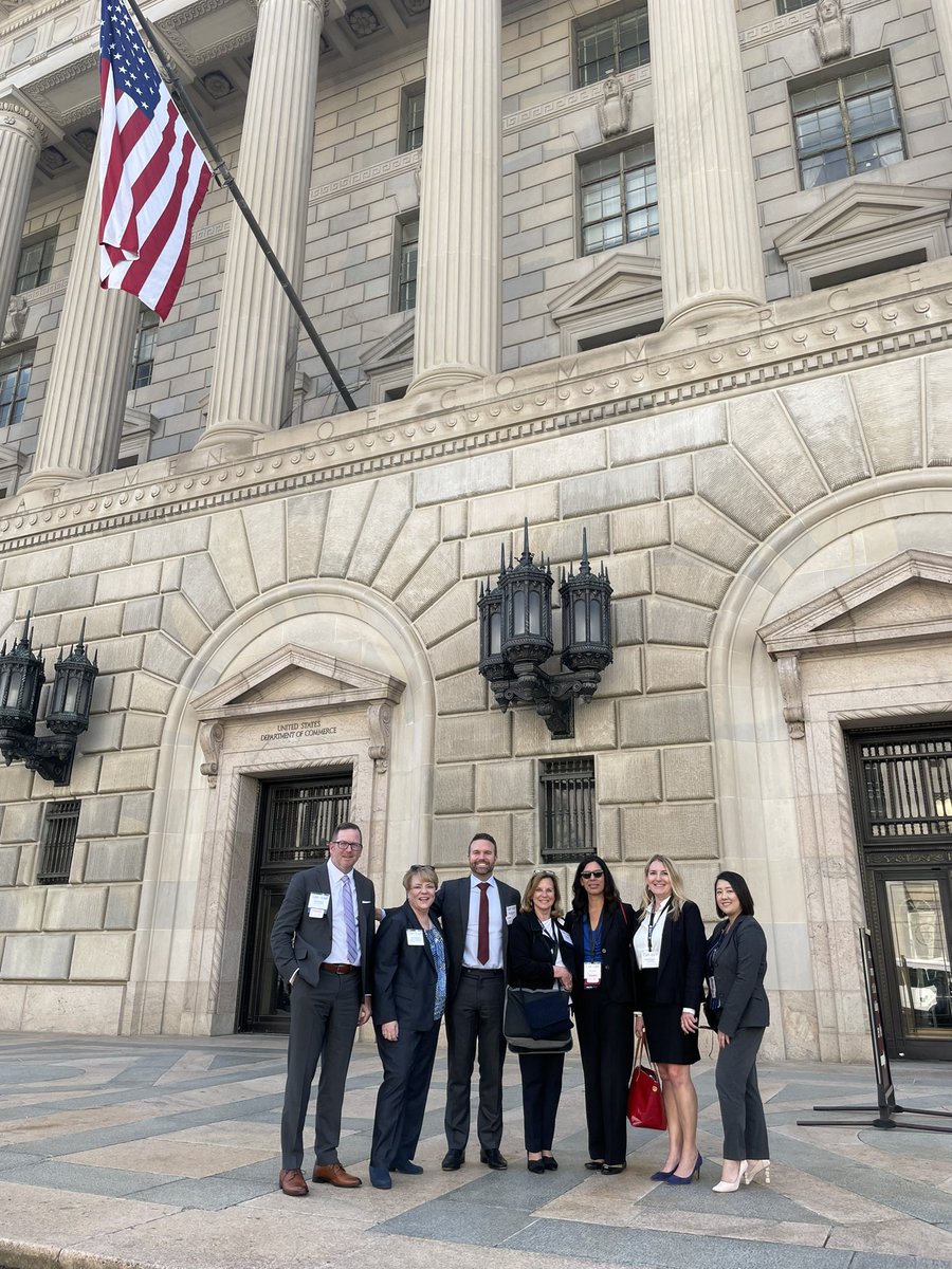 Streamline tweet media