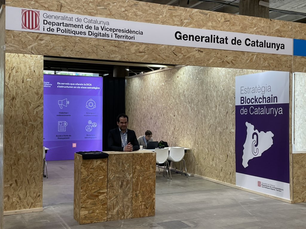 dmarcop's tweet photo. Avui a Girona en l’entrega de premis del #Blockchain4SDG i cloenda de la fira catalana de blockchain i metaversos. 

Felicitats als guanyadors del challenge i a tot l’equip de @CBCat_io i @firadegirona per l’èxit d’aquesta segona edició del #BxCAT https://t.co/WGQo2Cgp9O