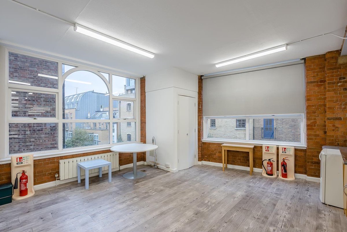 _SouthwarkIntro's tweet photo. Find fantastic #LondonBridge #workspace at Shand House📍

▫️3,762 sq ft of 2nd floor #offices
▫️Fully fitted out
▫️Converted characterful former warehouse 

Visit https://t.co/E9OiA0Knkg to find out more or contact @BNPPRE_UK directly 📩 https://t.co/WJyDTwmGK6