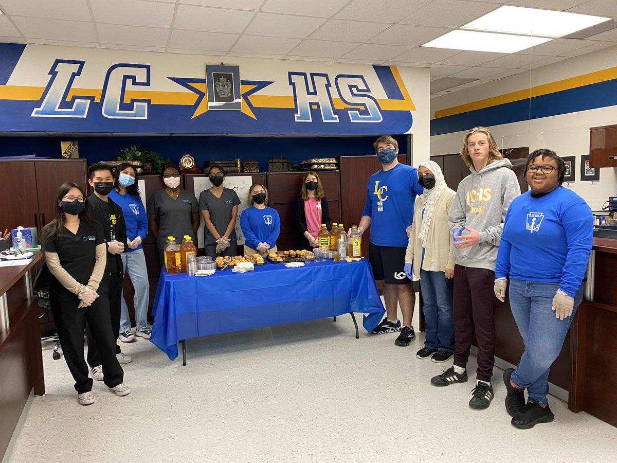 aalexluu's tweet photo. Teacher Appreciation Treats! @nhs_lchs @LCHS_Patriots https://t.co/mnUT1Z3RgR