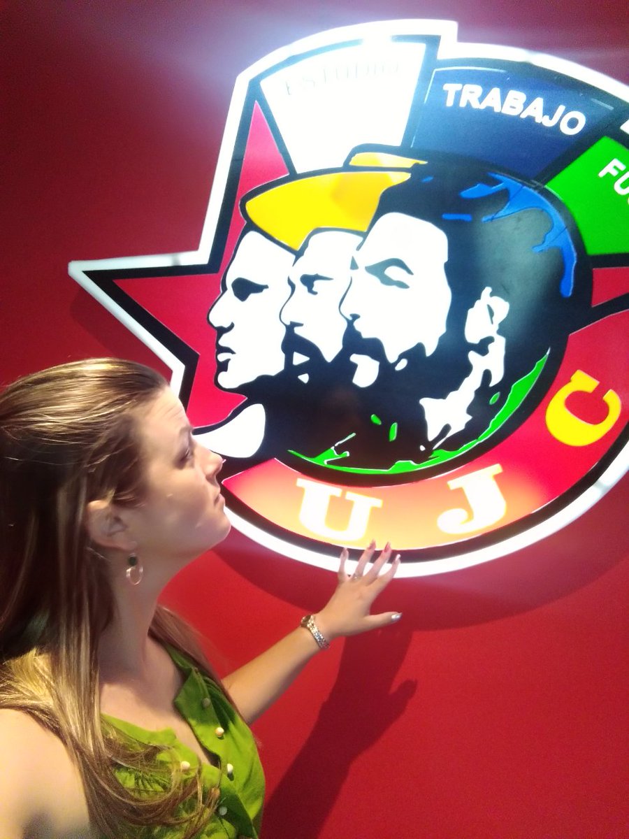 Uffffff que pena con los odiadores, van a tener que cuidar su hígado... este si que es mi logo, el mío y el de miles... Gracias era sólo eso y recordarles que #VamosConTodo  con #Cuba  va la #UJC