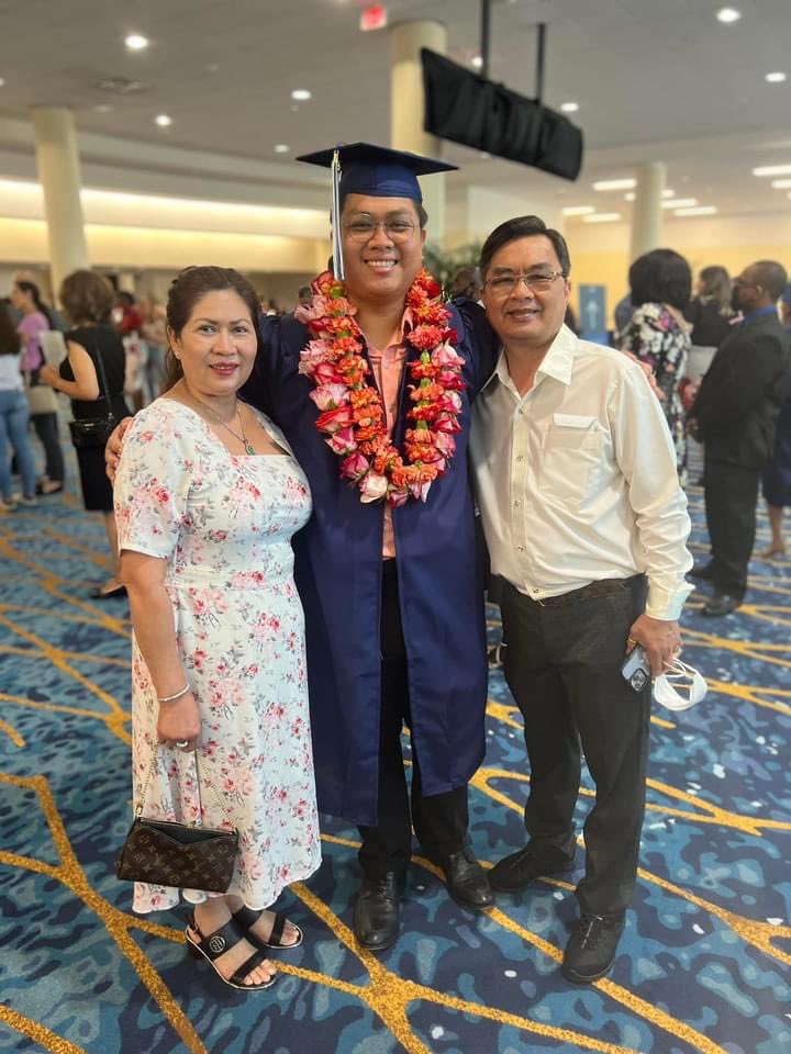sushisilence's tweet photo. Congratulations to my brother!!!! #BCProudGrad #Seahawk 🦅🦅 https://t.co/FDderTIeCU