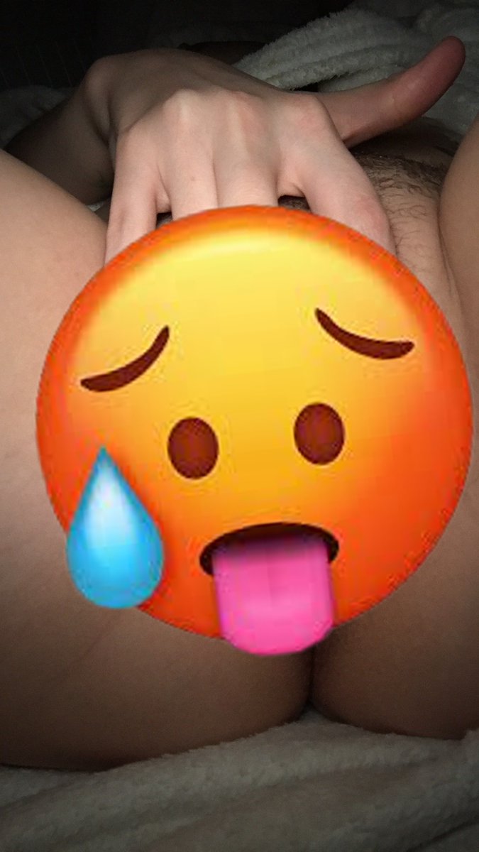 Hey ! RT + Follow = la photo sans les emojis dans vos DM ! 🥰