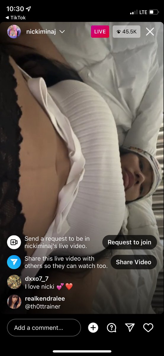 multistanzombi1's tweet photo. Nicki what is you doing https://t.co/qN7C8WXCMt