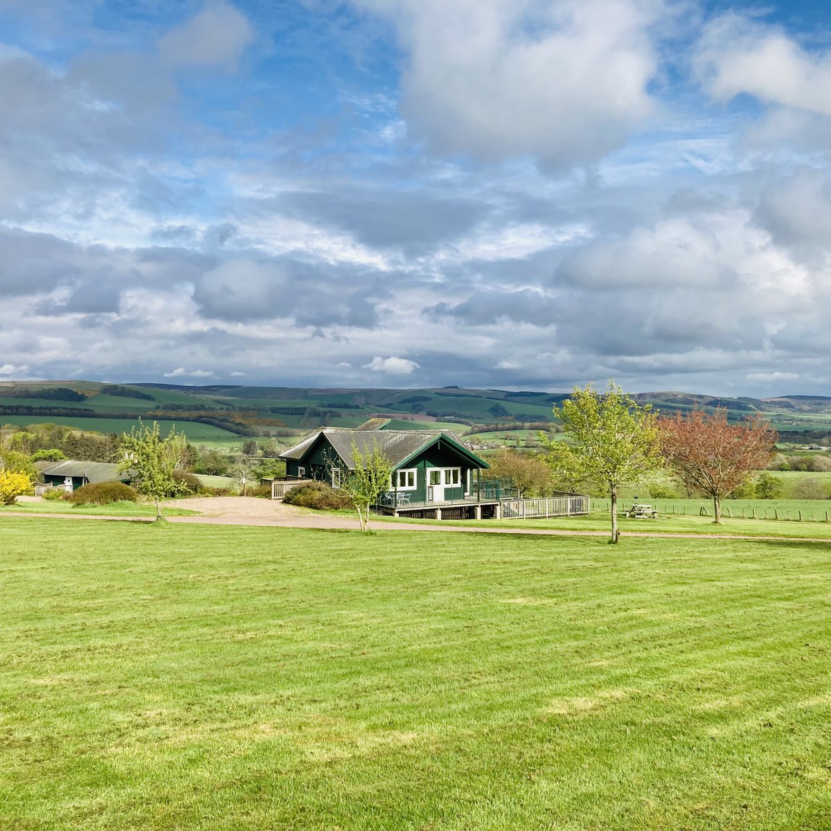 airhouseslauder's tweet photo. It’s a gorgeous evening down at the Lodges #ruralretreat #ruralretreat #lodgeswithhottubs #visitscotland #farmstay #selfcateringaccommodation #scottishborders #springgetaway #hottubholidays #gorural #goruraluk #scottishlodges https://t.co/uLu1WicWLu