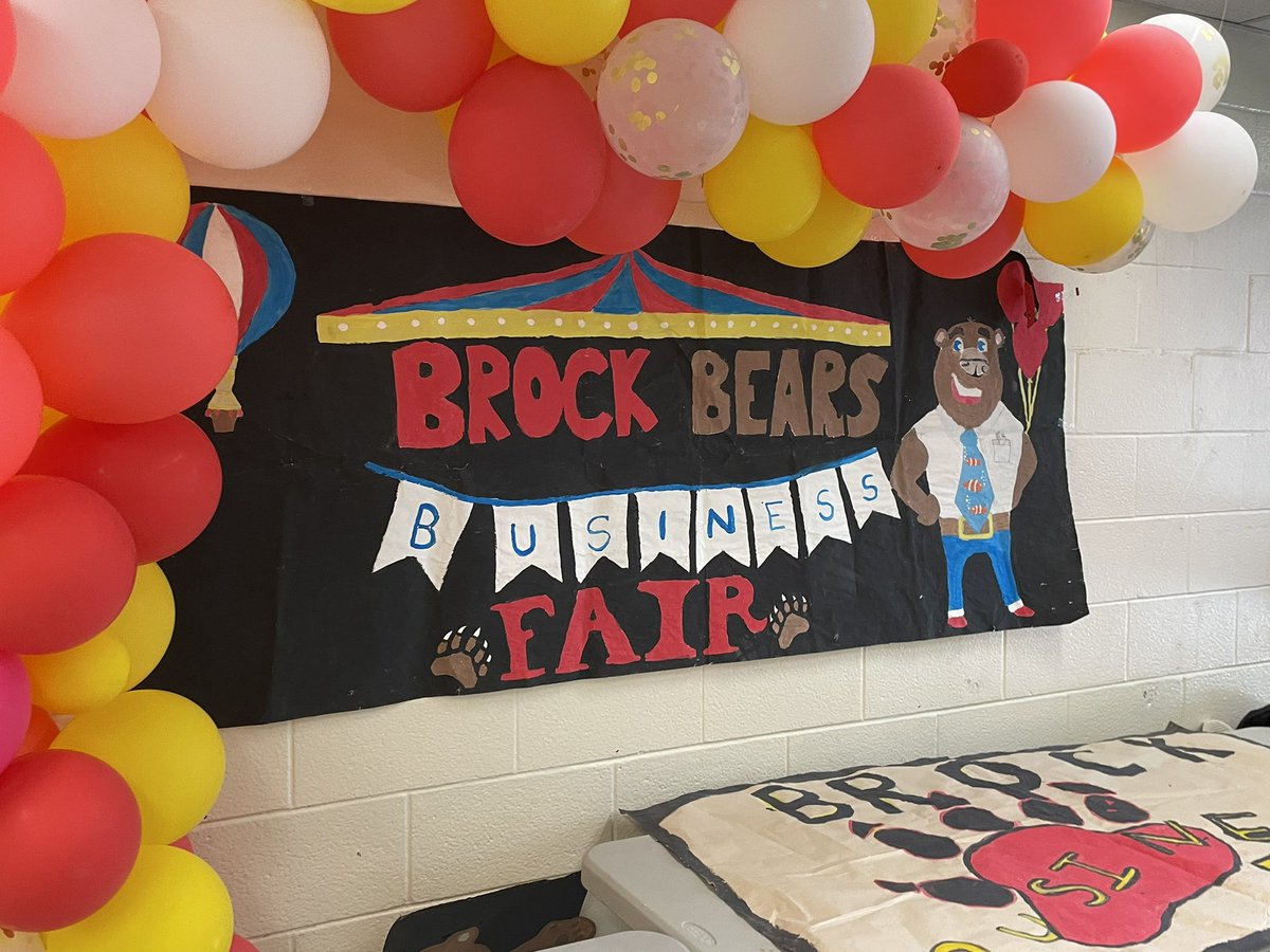 SirIsaacBrockPS's tweet photo. Brock is hopping today! Viewing day at the Grade 7/8 Business Fair. These students have worked so hard on their businesses and products. So awesome to see all the buzz in the gym. https://t.co/OCy9d7pcFg