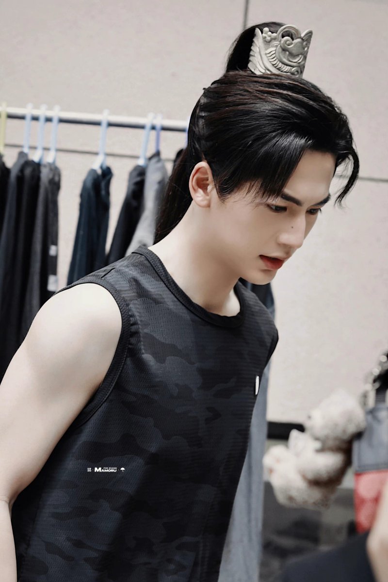 from summer to summer. hardworking xiao zhang🥰 立夏快乐!

©壹贰叁零丨张凌赫 
©MAMORU·张凌赫