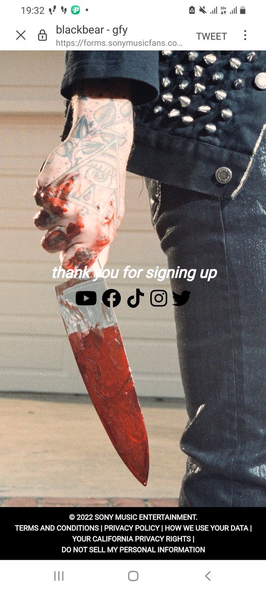 skamfools's tweet photo. @iamblackbear @machinegunkelly I did!! https://t.co/jXGbPjINJN