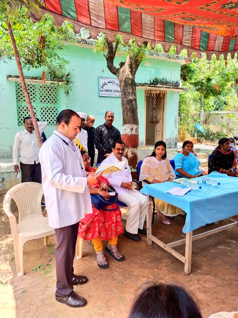 Collector_YDR's tweet photo. #AshaDay in Bibinagar PHC.
Had an open conversation with Preganant Mothers & their guardians along with ZPTC & MPP.
Encouraged the ASHA workers for a proactive participation in Normal Birth Planning for the Primi cases.
@trsharish @TelanganaCS @TelanganaCMO @dmhoyadadri https://t.co/SWMI80BnGy