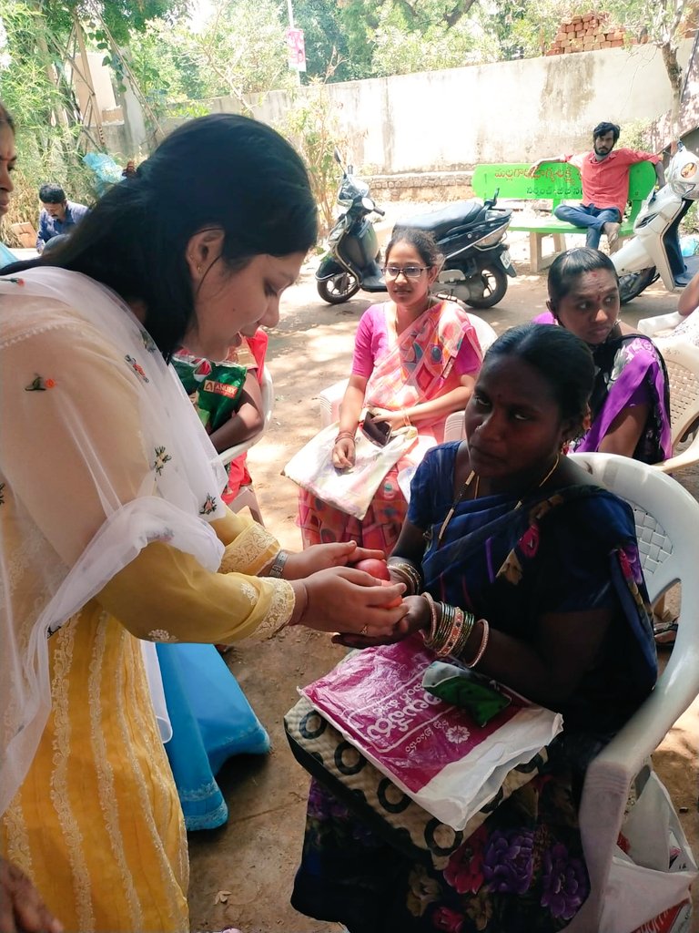 Collector_YDR's tweet photo. #AshaDay in Bibinagar PHC.
Had an open conversation with Preganant Mothers & their guardians along with ZPTC & MPP.
Encouraged the ASHA workers for a proactive participation in Normal Birth Planning for the Primi cases.
@trsharish @TelanganaCS @TelanganaCMO @dmhoyadadri https://t.co/SWMI80BnGy
