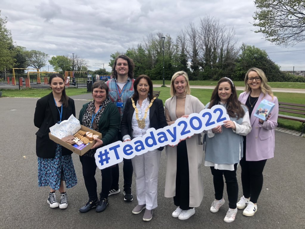 Lettiemccarthy's tweet photo. @alzheimersocirl #dementiaawarness #teaday #demcafe #Thebumblebee21 #fundraiser #volunteers #community https://t.co/kLchFhZ6vz