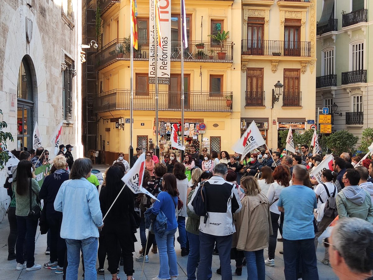STEPV_Iv's tweet photo. Concentracions a Alacant, València i Castelló per exigir una #consolidació real del professorat interí.

#FixesaJa

@IntersindicalV 
@STESIntersindic 
@iv_stas 
@stepvuv 
@STEPV_UAlacant 
@ConfeIntersindi https://t.co/g77IECYjGh