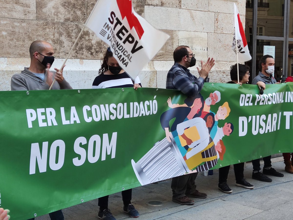 STEPV_Iv's tweet photo. Concentracions a Alacant, València i Castelló per exigir una #consolidació real del professorat interí.

#FixesaJa

@IntersindicalV 
@STESIntersindic 
@iv_stas 
@stepvuv 
@STEPV_UAlacant 
@ConfeIntersindi https://t.co/g77IECYjGh