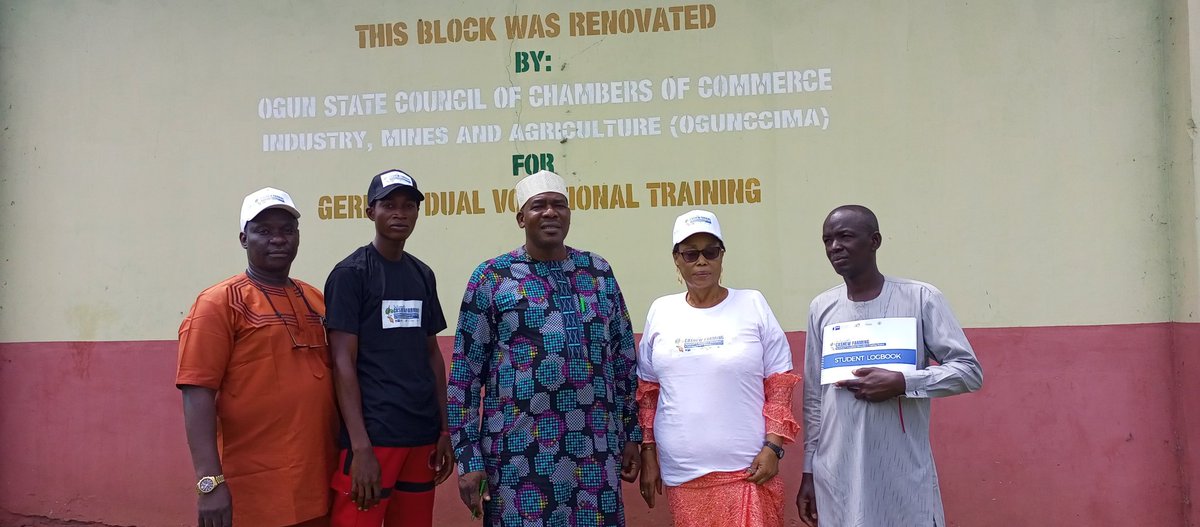 ogscofedcoop's tweet photo. PHOTO NEWS
DAY ONE: Sustainable Cashew Farming TVET Project organized by @AhkNigeria in partner with @OgunccimaInfo at OGUNCCIMA Training Centre, Government Science & Technical College, Idi Aba Abeokuta ποΈ5/5/22
#WeAreCoops #CashewNuts #CashewTraining https://t.co/VldvBdTxUD