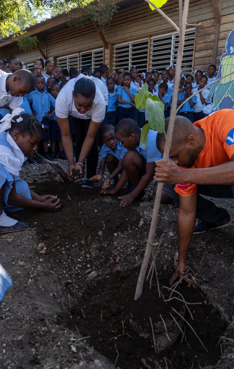 tanamaproject's tweet photo. #tbt comic project launch with my @thonyloui and the kids in Haiti.
Tanama vol. 2 Metamorphosis comic soon. #tanamasupershero #thonyloui #plant https://t.co/fr3edp1GIP