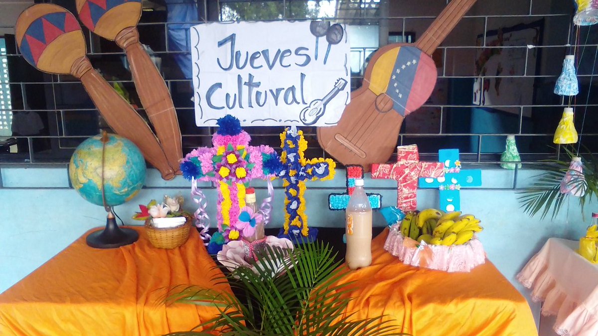 ChuitoCbit's tweet photo. Cruz de mayo. Celebración Damianista. https://t.co/XcB8lAwm8L